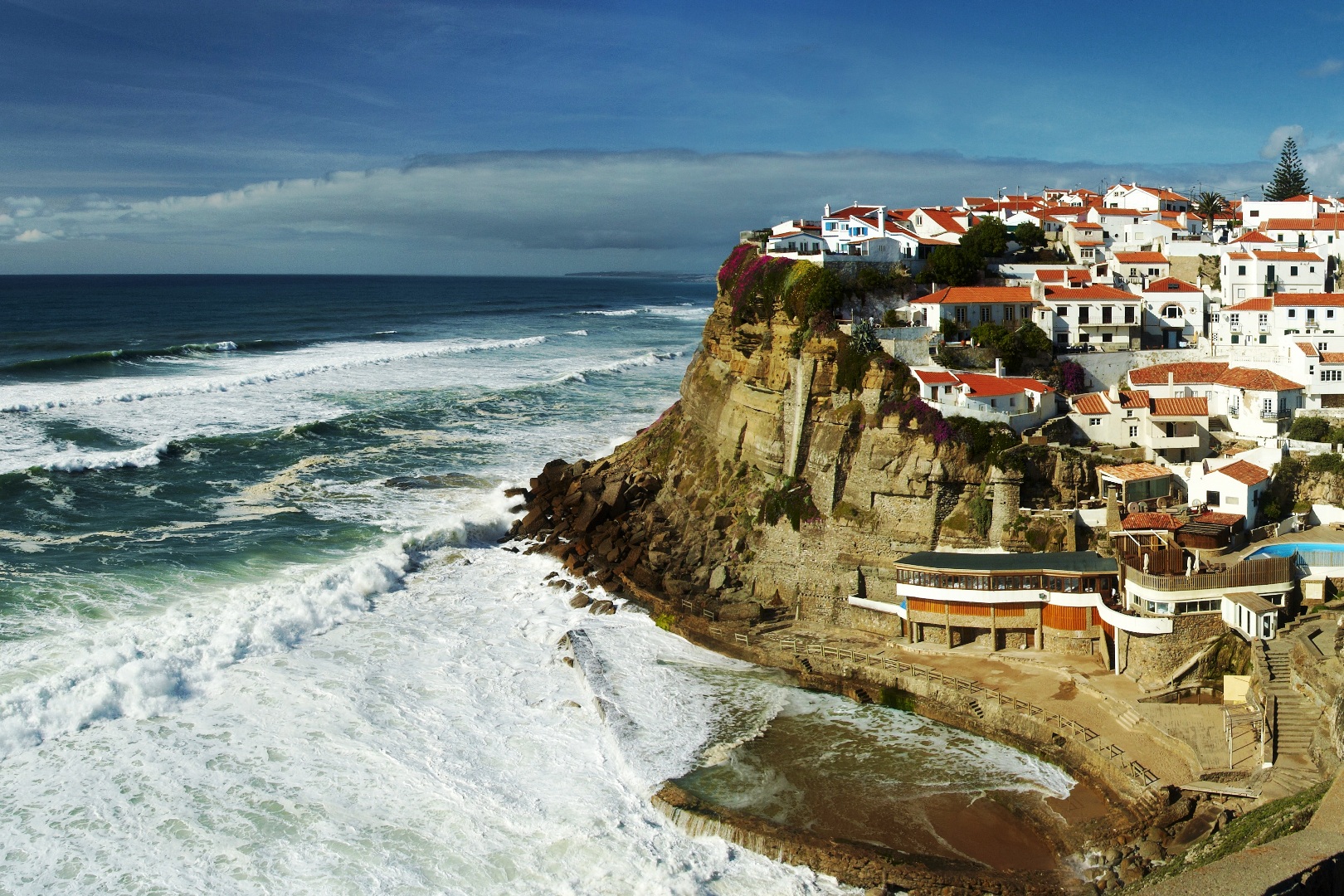 LUXURY VILLAS AND APARTMENTS FOR SALE ALONG THE RIVER TAGUS, SPAIN AND PORTUGAL